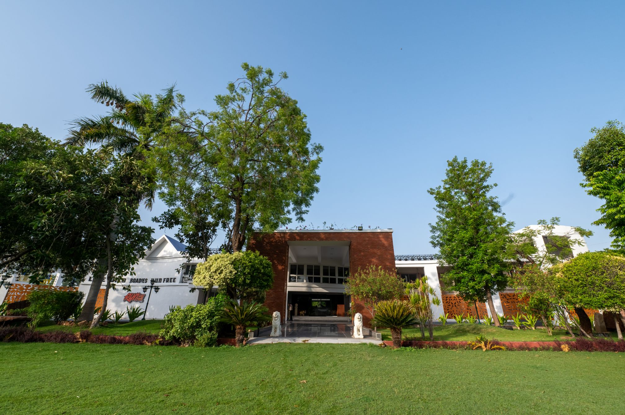 roadies rostel, front garden, lush greenery, entrance, peaceful retreat