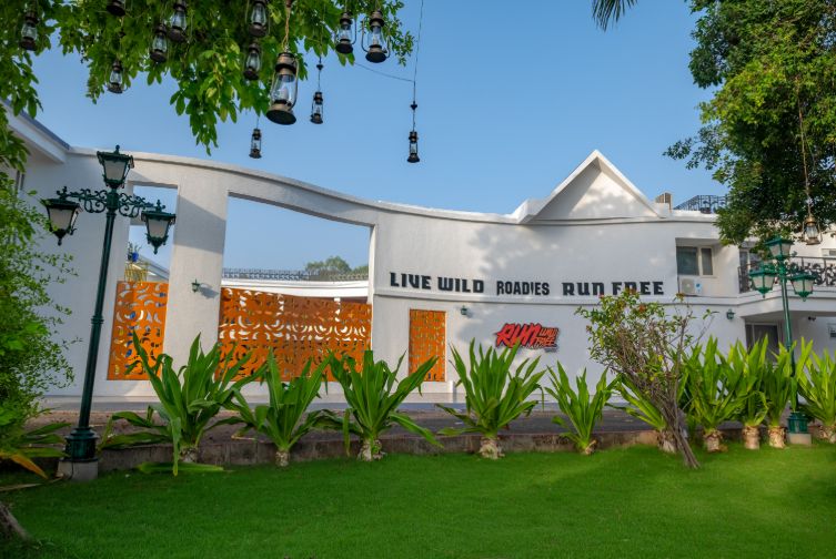 Roadies Rostel ARC Resort entrance signboard reading 'Live Wild Hope Burn Free'
