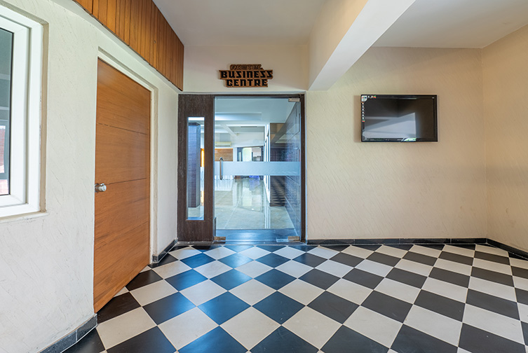 Spacious and welcoming hallway entrance area at Roadies Rostel, ideal for event hosting