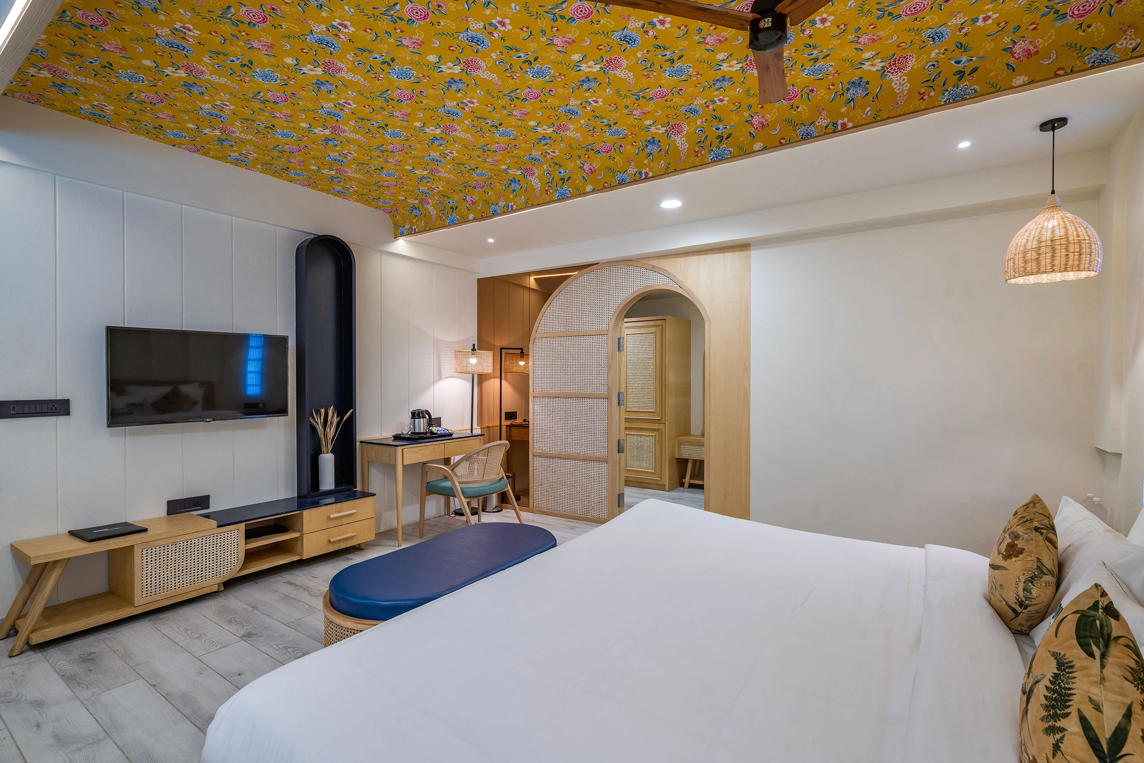 Luxurious bathroom in the Executive Suite at Roadies Rostel ARC, perfect for business and leisure